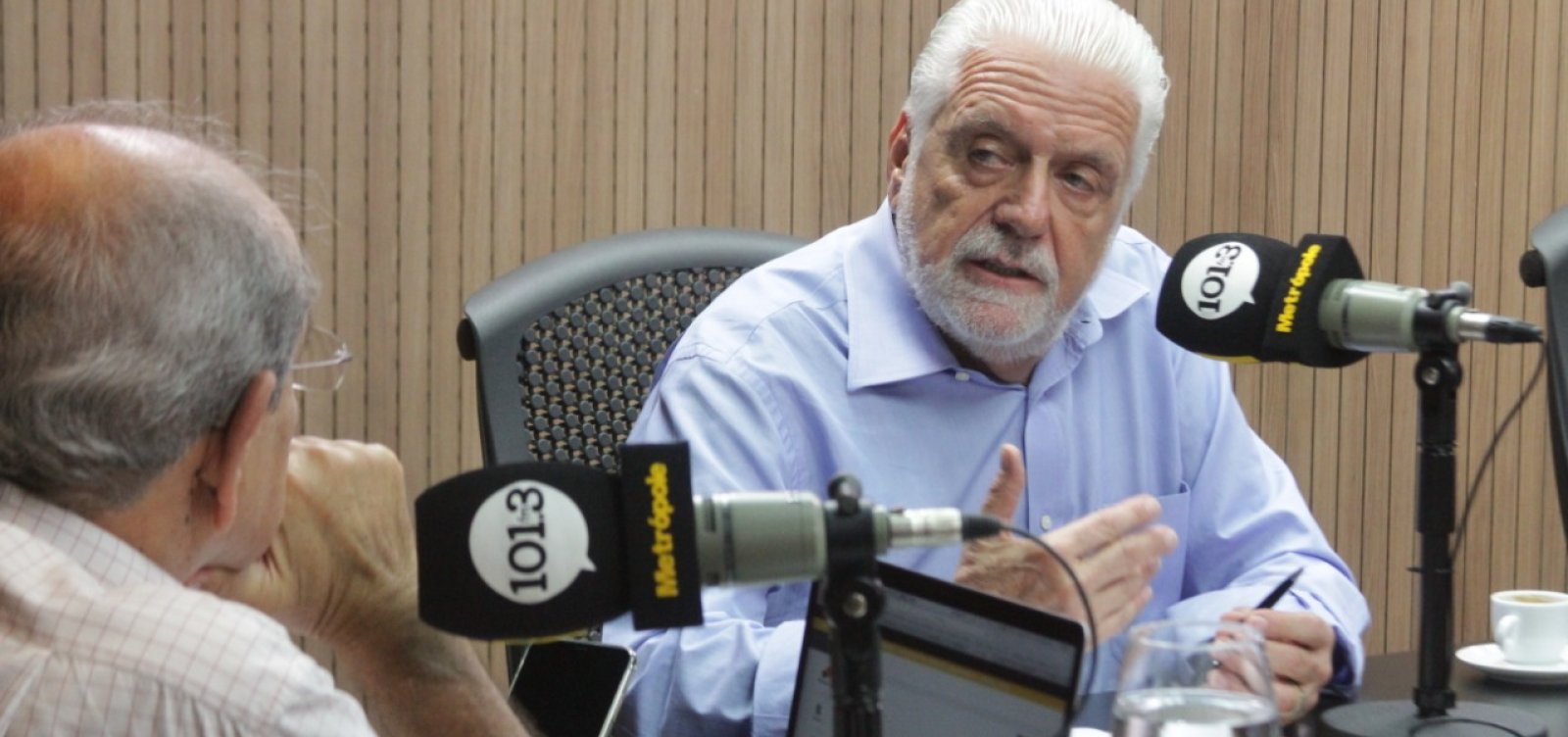 [Wagner diz que Bolsonaro tenta imitar ‘o otário do Trump’]