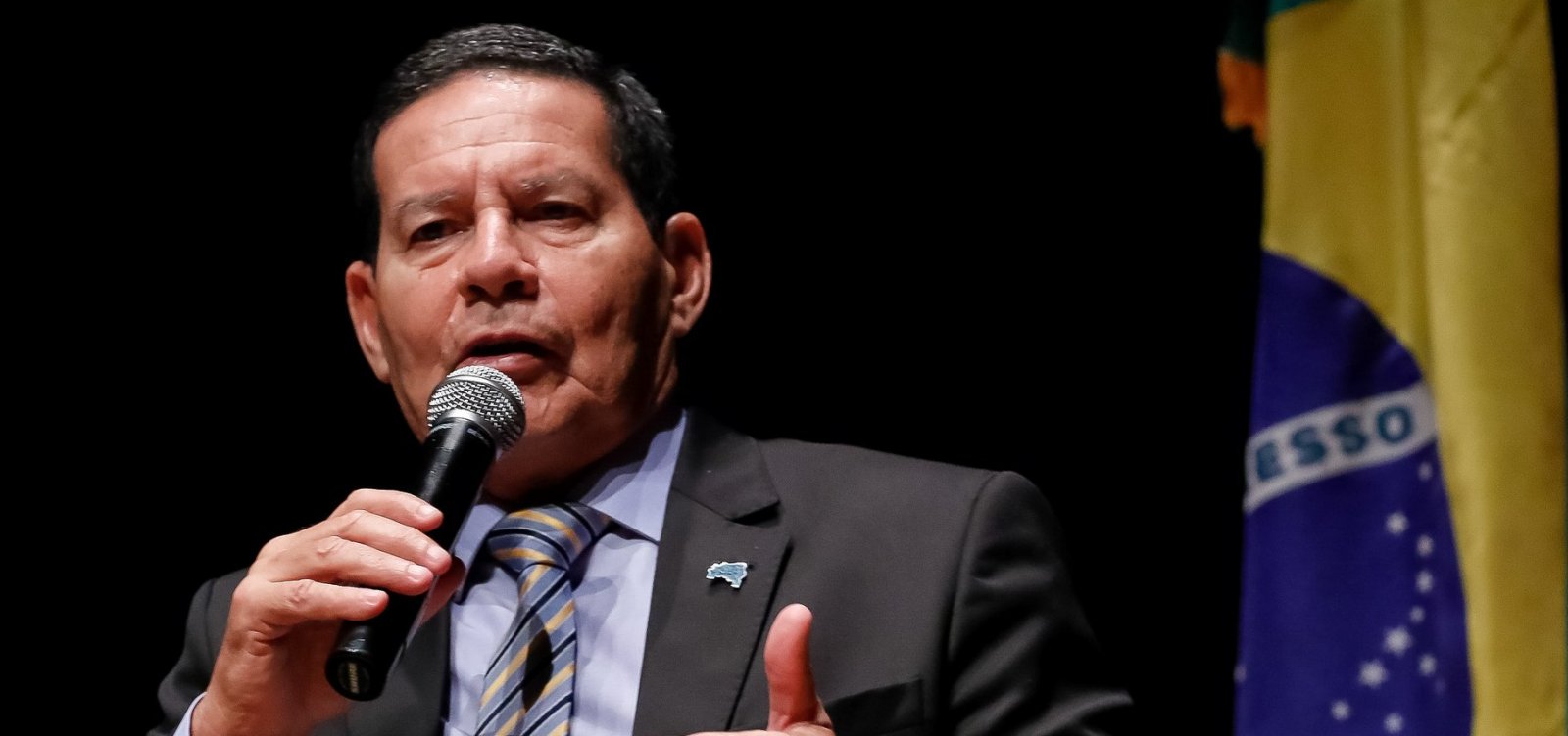 [MourÃ£o investiga supostos grampos colocados em seu gabinete]