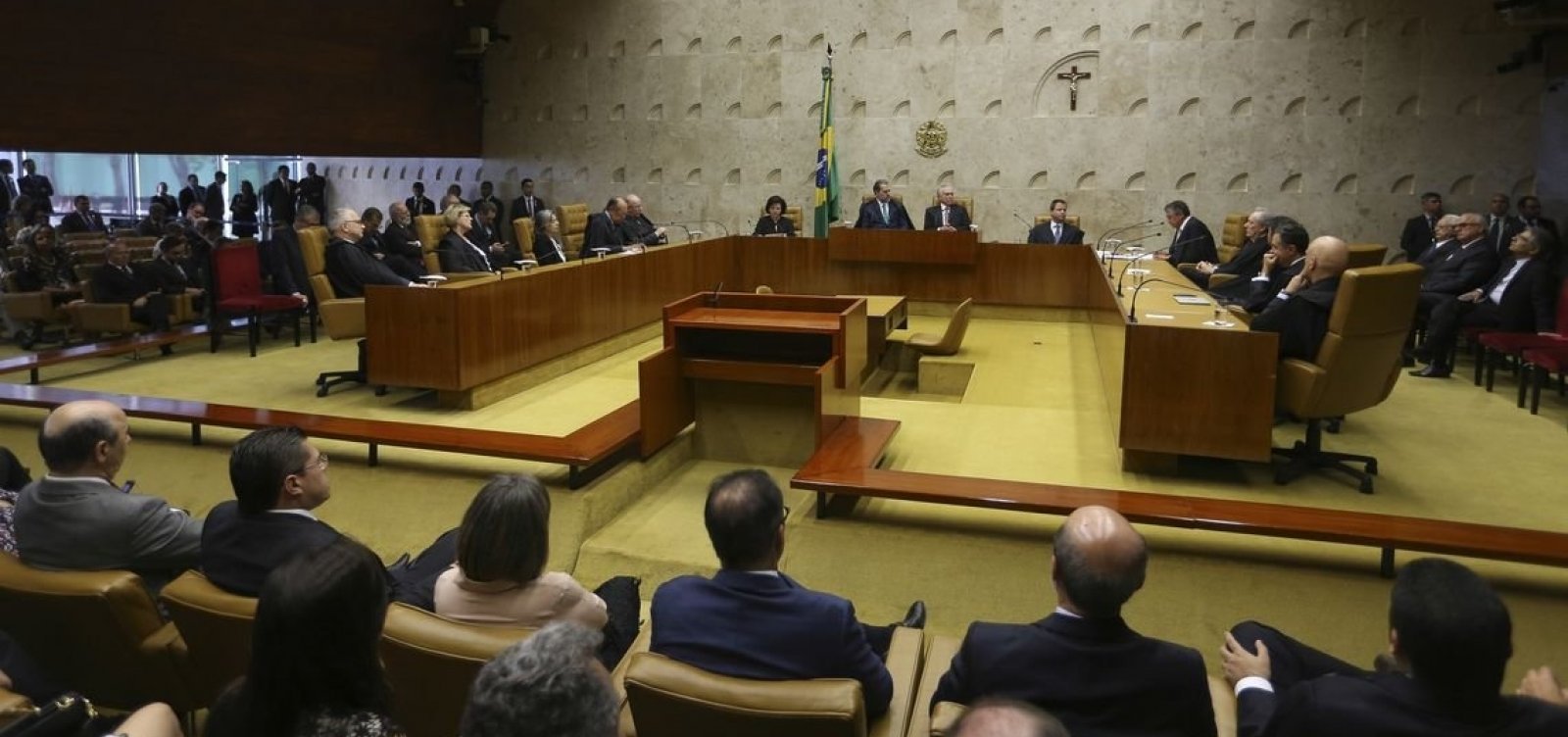 [TCU pede suspensão de compra de lagostas e vinhos pelo STF]