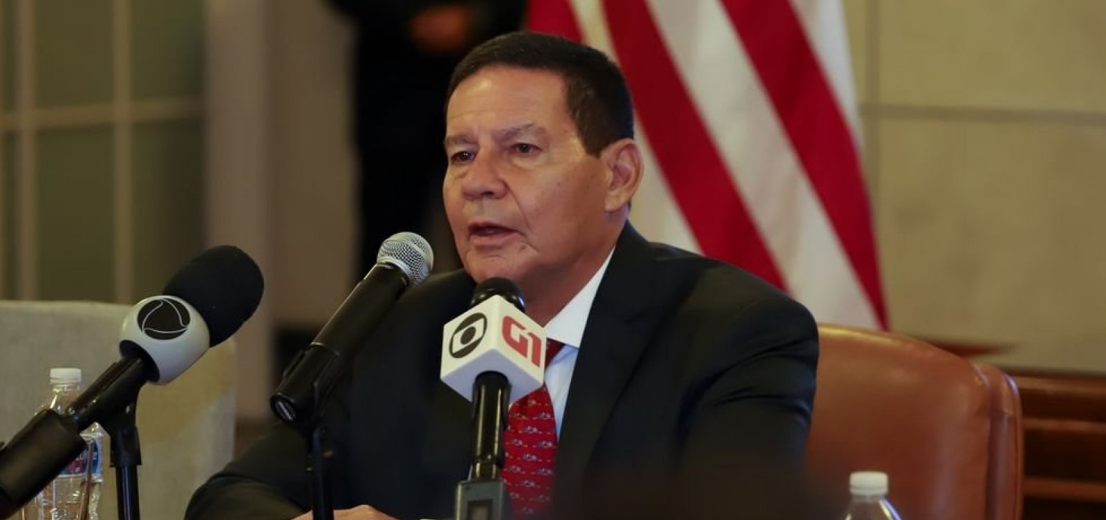 [Decisão de Guaidó de tentar derrubar governo não foi a melhor, diz Mourão]