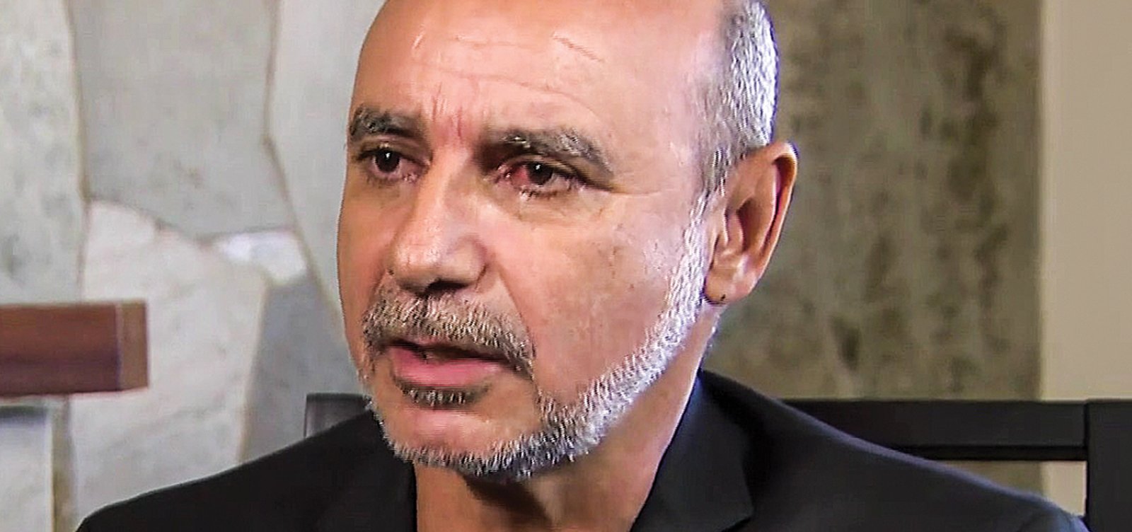 [MP não vê evidência de que Queiroz negociava carros]