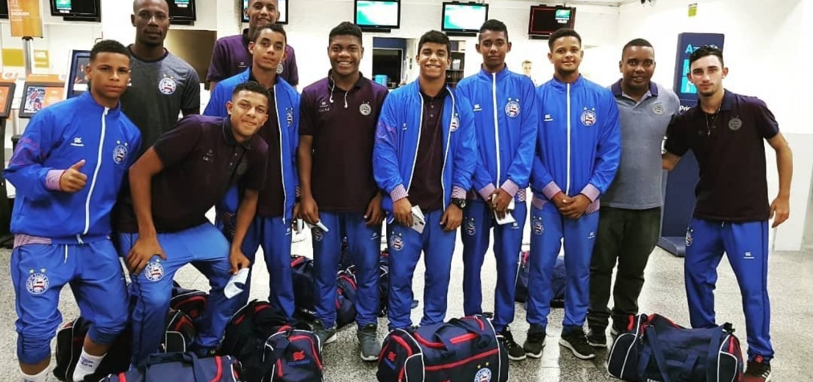 [ApÃ³s acidente, time sub-15 do Bahia chega a Salvador]