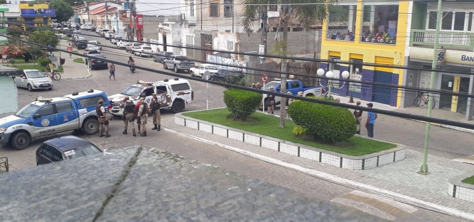 [Polícia impede assalto com reféns em banco na cidade de Muritiba]
