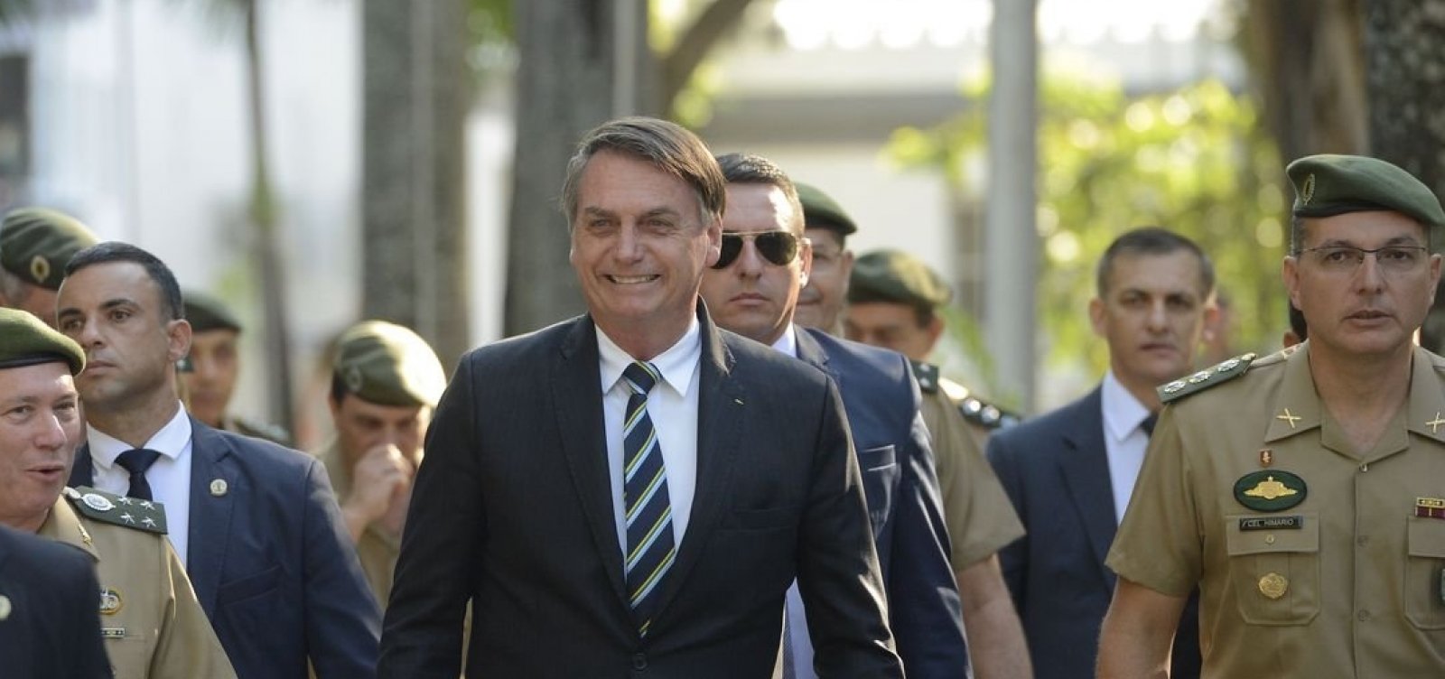 [Bolsonaro assina decreto que muda regras sobre uso de armas e munições]
