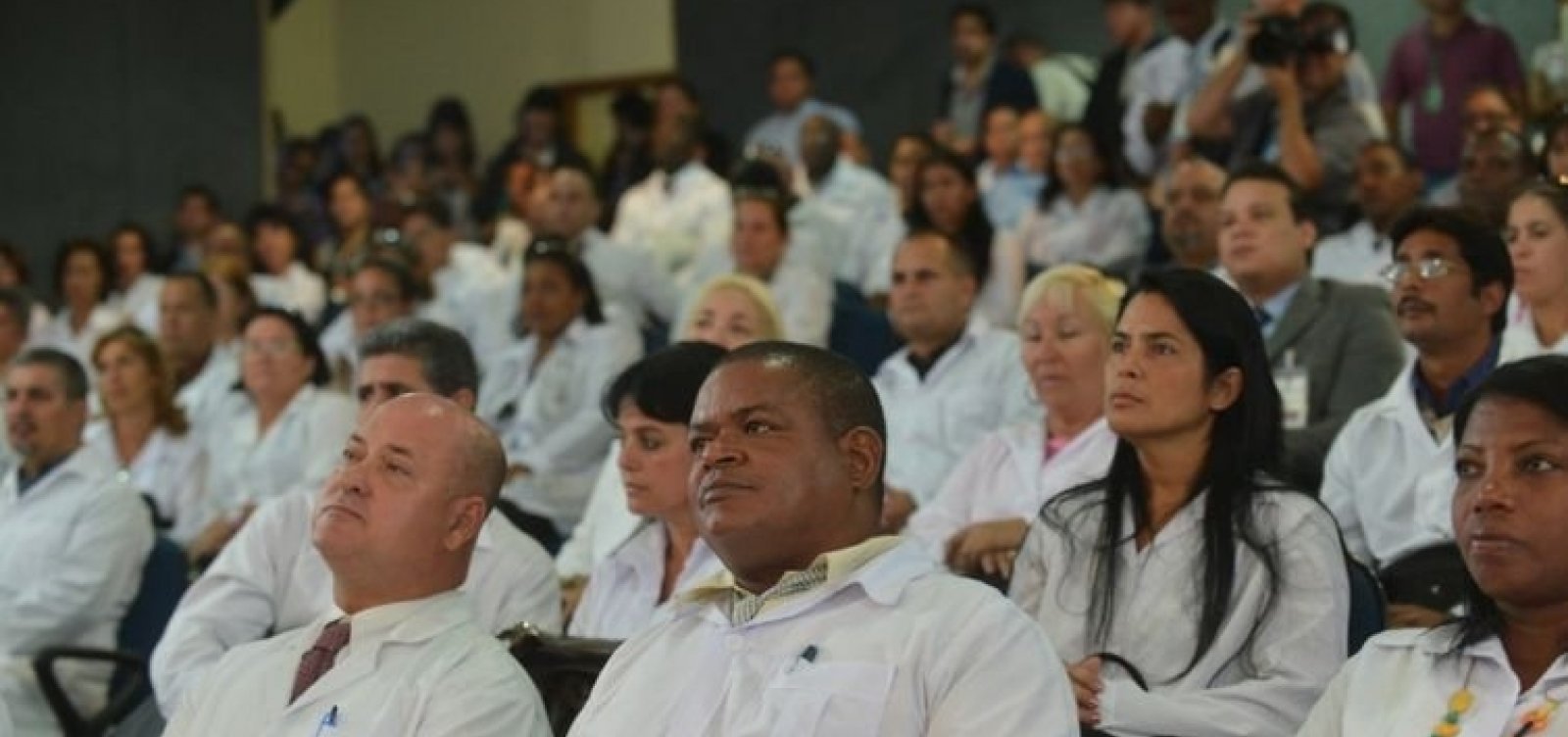 [Cuba permite a volta de mÃ©dicos cubanos que ficaram no Brasil]
