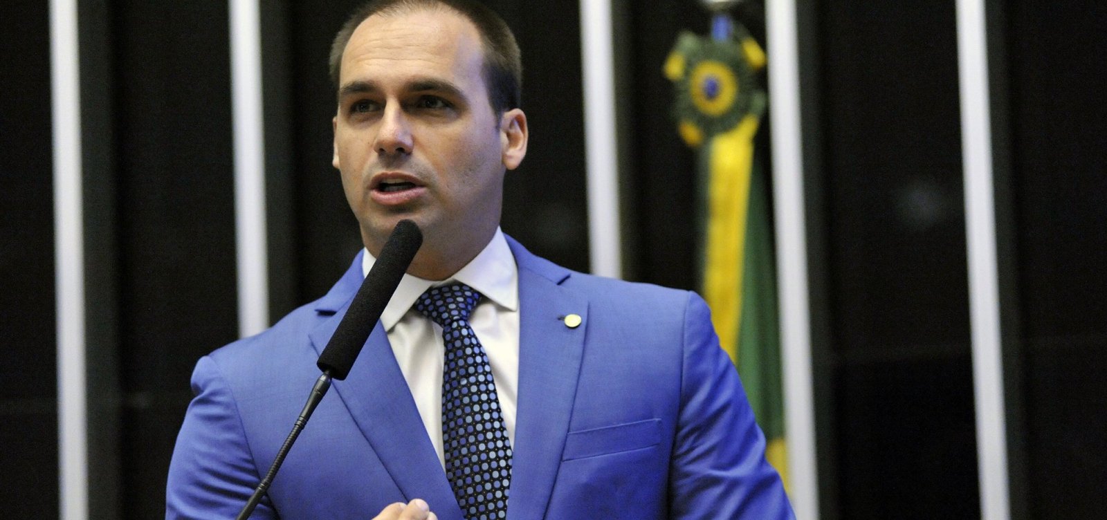 [Dirigir carro Ã© mais difÃ­cil que usar arma, diz Eduardo Bolsonaro]