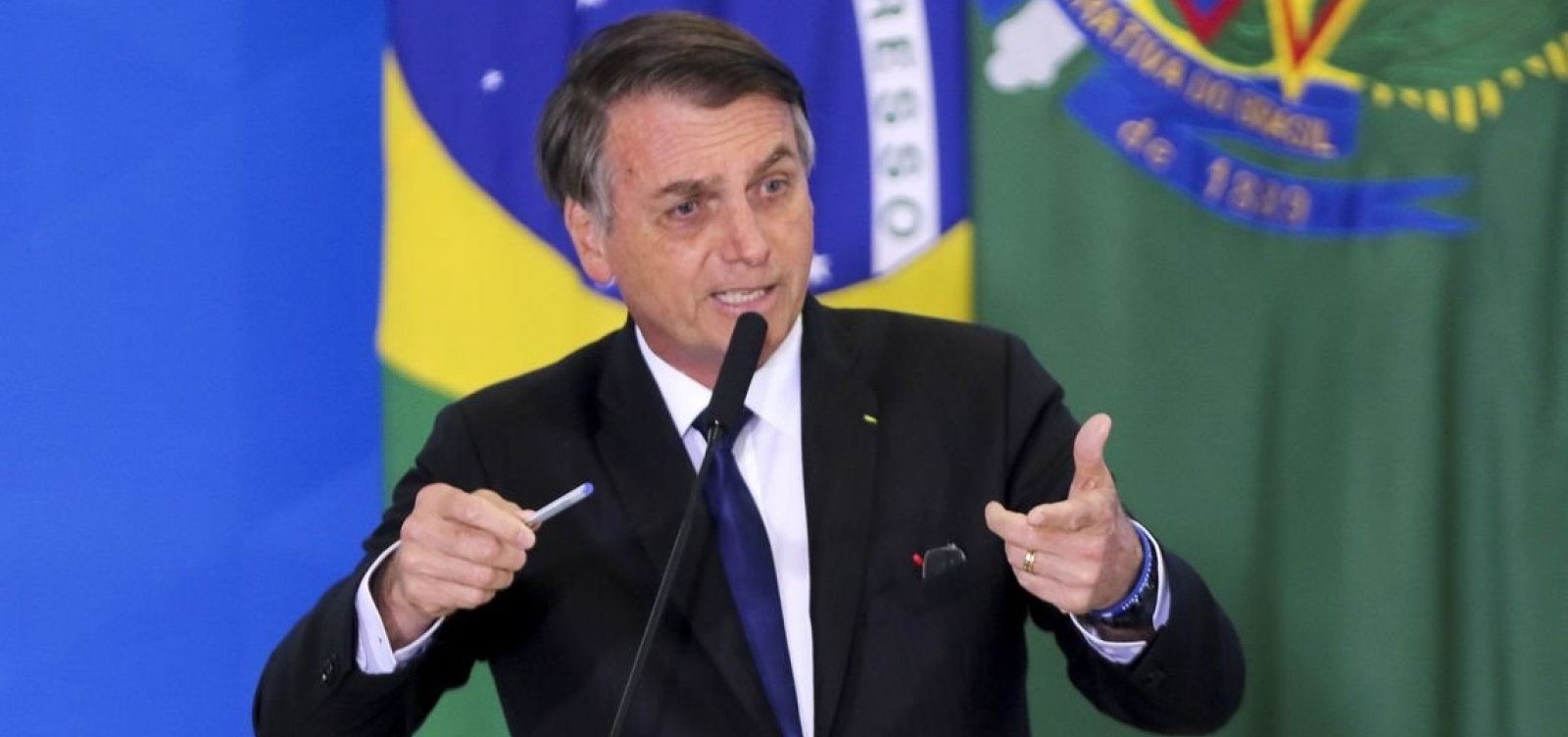['Problemas? Sim, talvez tenha um tsunami na semana que vem', diz Bolsonaro sobre governo]