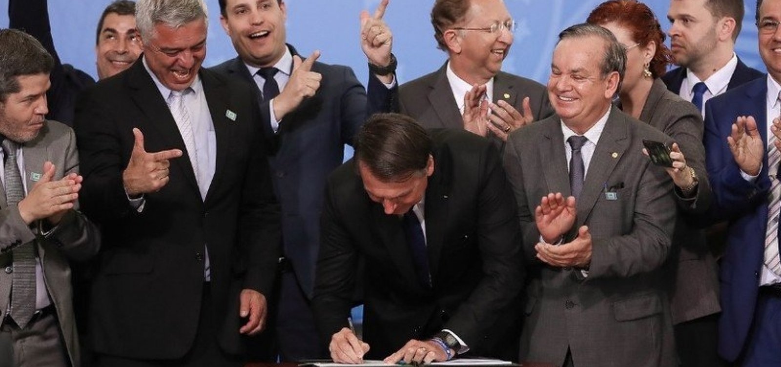 [MPF pede suspensão de decreto das armas]