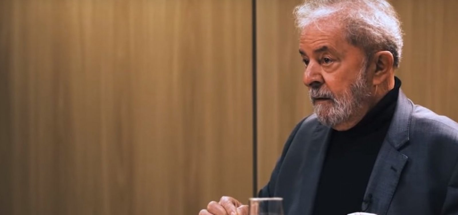 [Lula: 'Bolsonaro é a velha política, eu sou a nova']