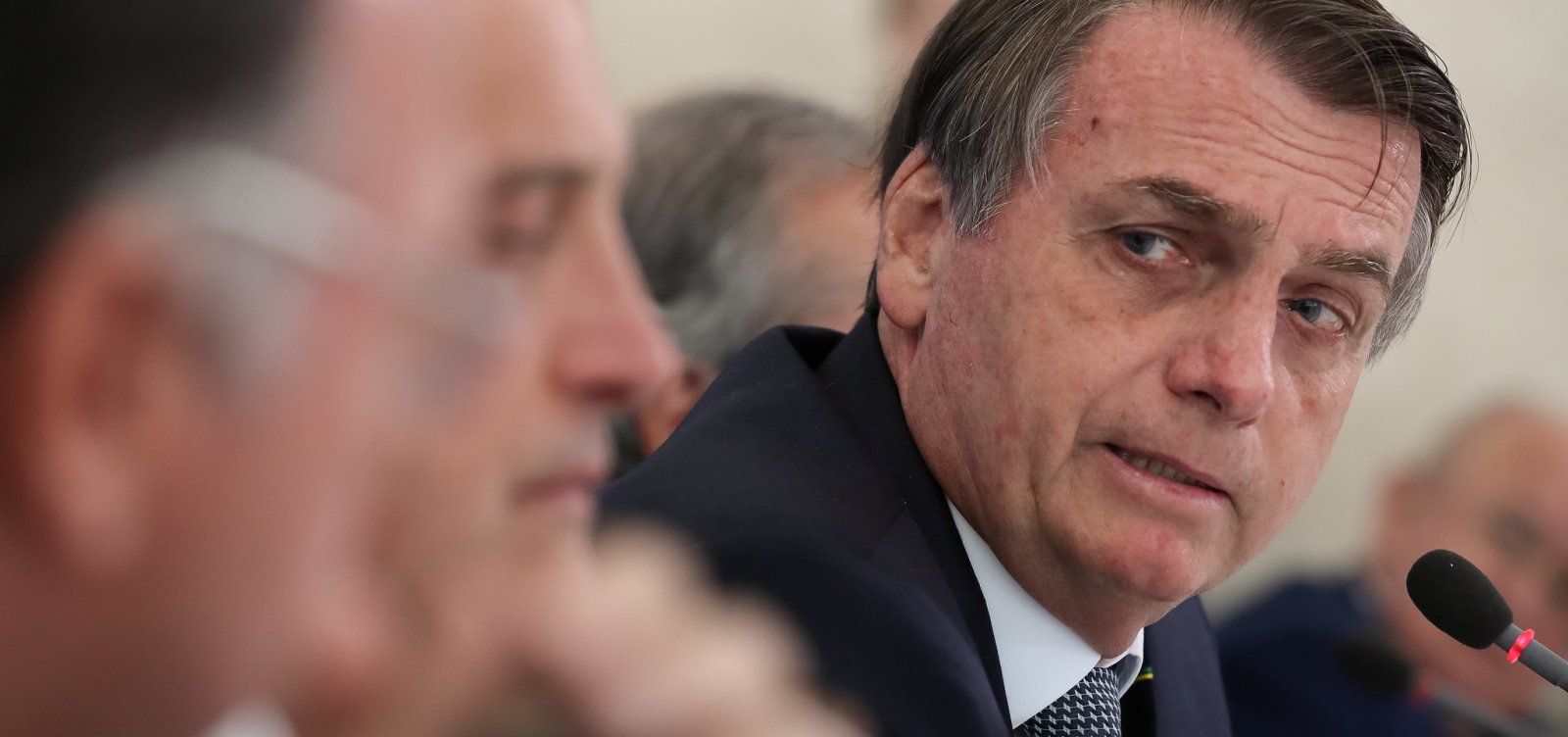 [Bolsonaro recebe visita de executivo da Globo que classificou como 'inimigo']