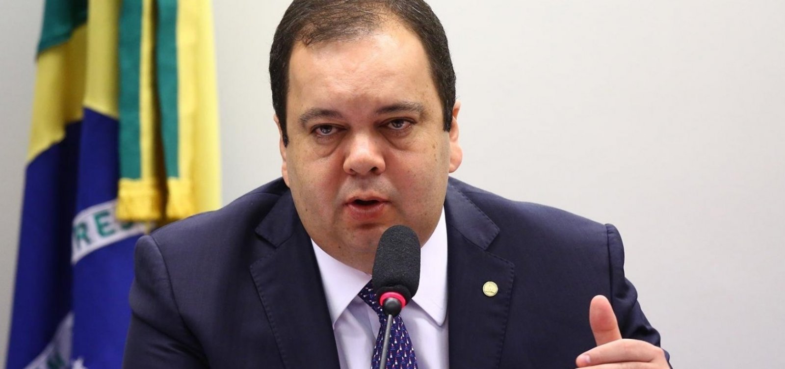 [Líder do DEM na Câmara diz que governo tem 'estratégia canalha': 'Não mexo com laranja']