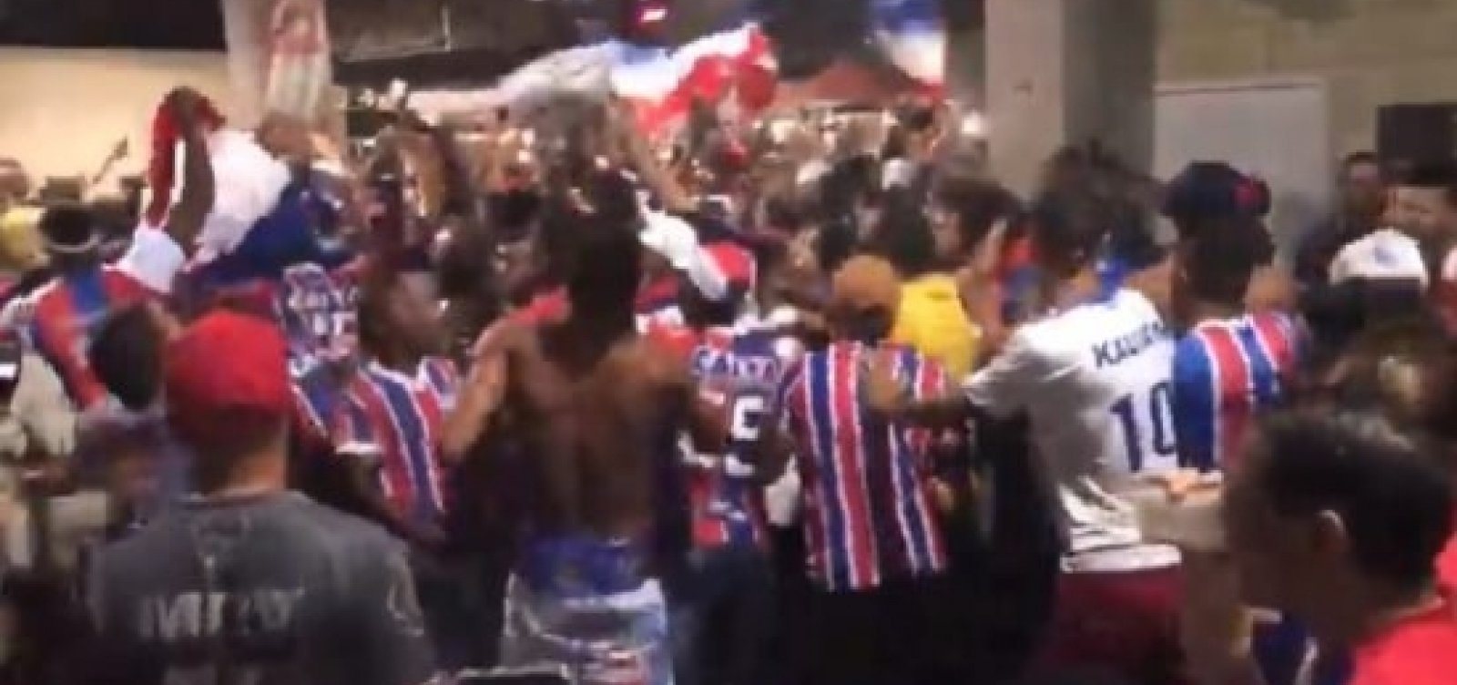 [ PM vai apurar agressÃ£o a torcedor do Bahia na Fonte Nova; veja vÃ­deo]
