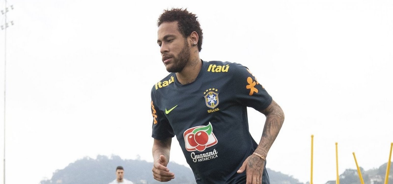 [Neymar é acusado de estupro em Paris; BO é registrado em SP]