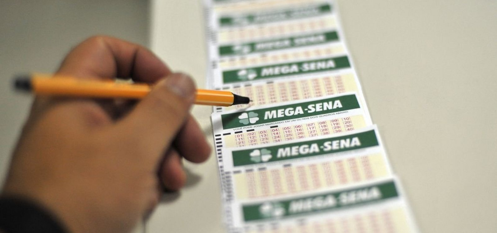[Mega-Sena: ninguÃ©m acerta dezenas e prÃªmio acumula em R$ 63 mi]