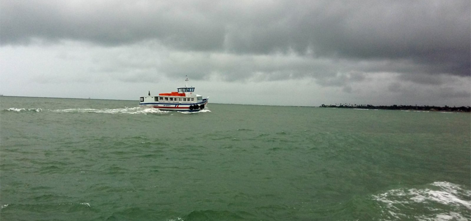 [Frente fria pode causar ventos de até 40 km/h e ondas de três metros na Baía de Todos-os-Santos]