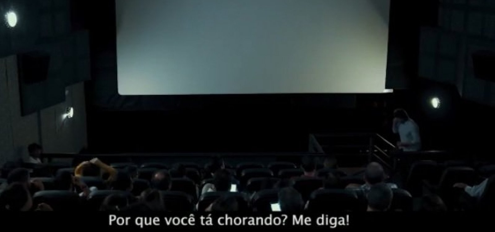 [Em sala de cinema, homem bate boca com filho sobre masculinidade; veja vídeo]