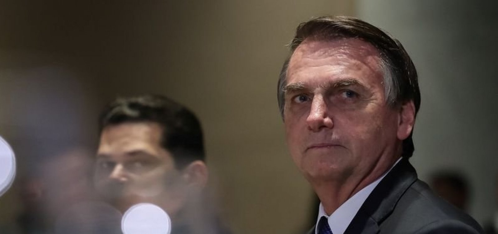 [Bolsonaro diz que benefícios serão suspensos caso Congresso não aprove crédito ao governo]
