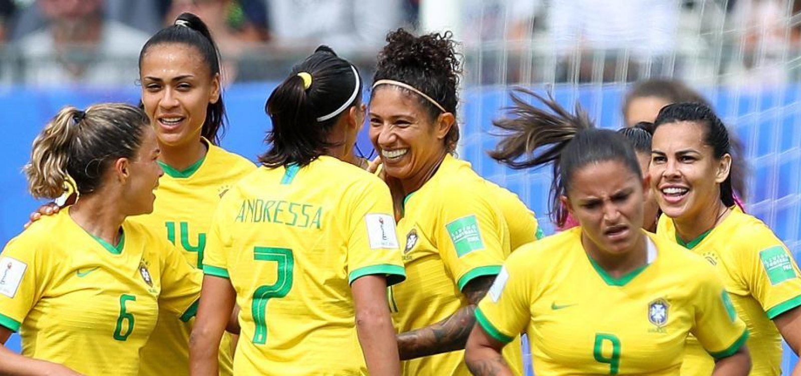 [Brasil estreia na Copa feminina com vitÃ³ria sobre a Jamaica e trÃªs gols de Cristiane]