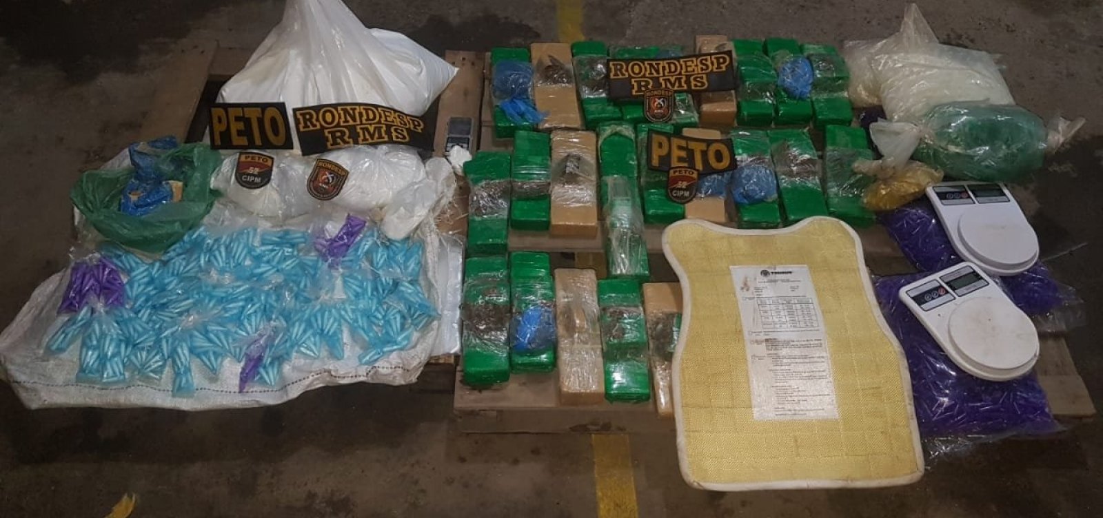 [PolÃ­cia apreende mais de 40 kg de drogas em Lauro de Freitas]