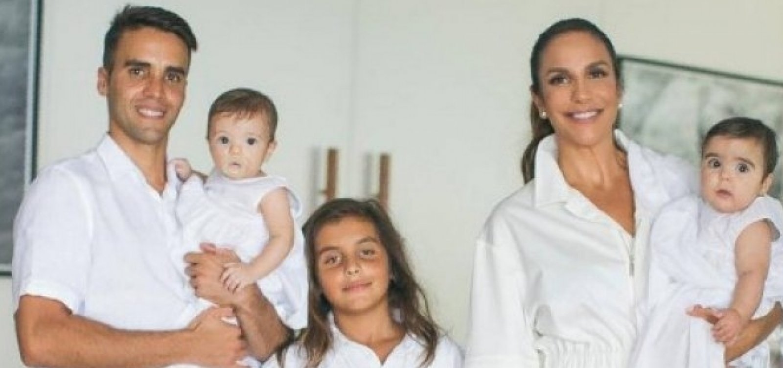 [Uma das filhas de Ivete Sangalo é internada no Hospital Aliança]
