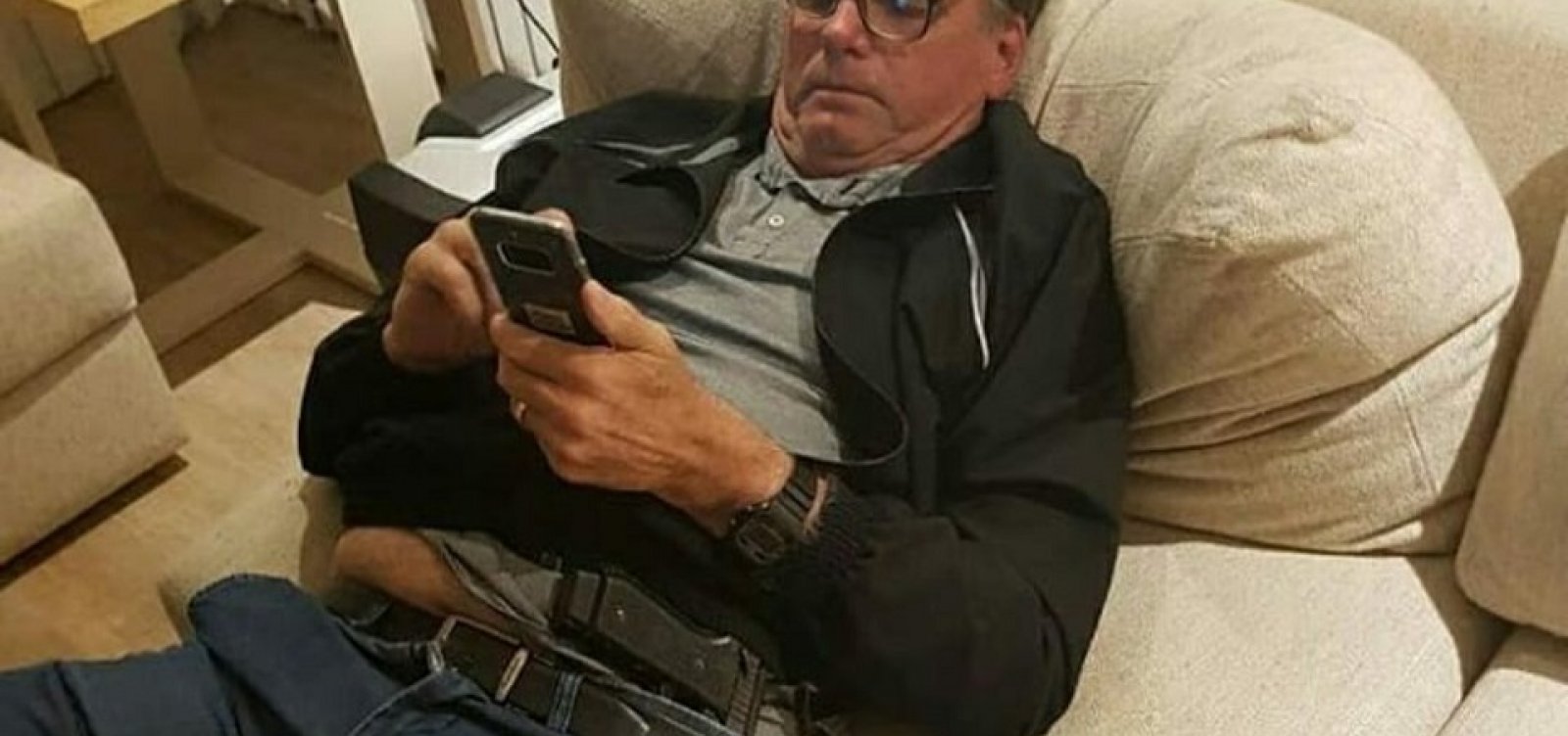 [Após vazamento de conversas de Moro, Bolsonaro usará celular criptografado]