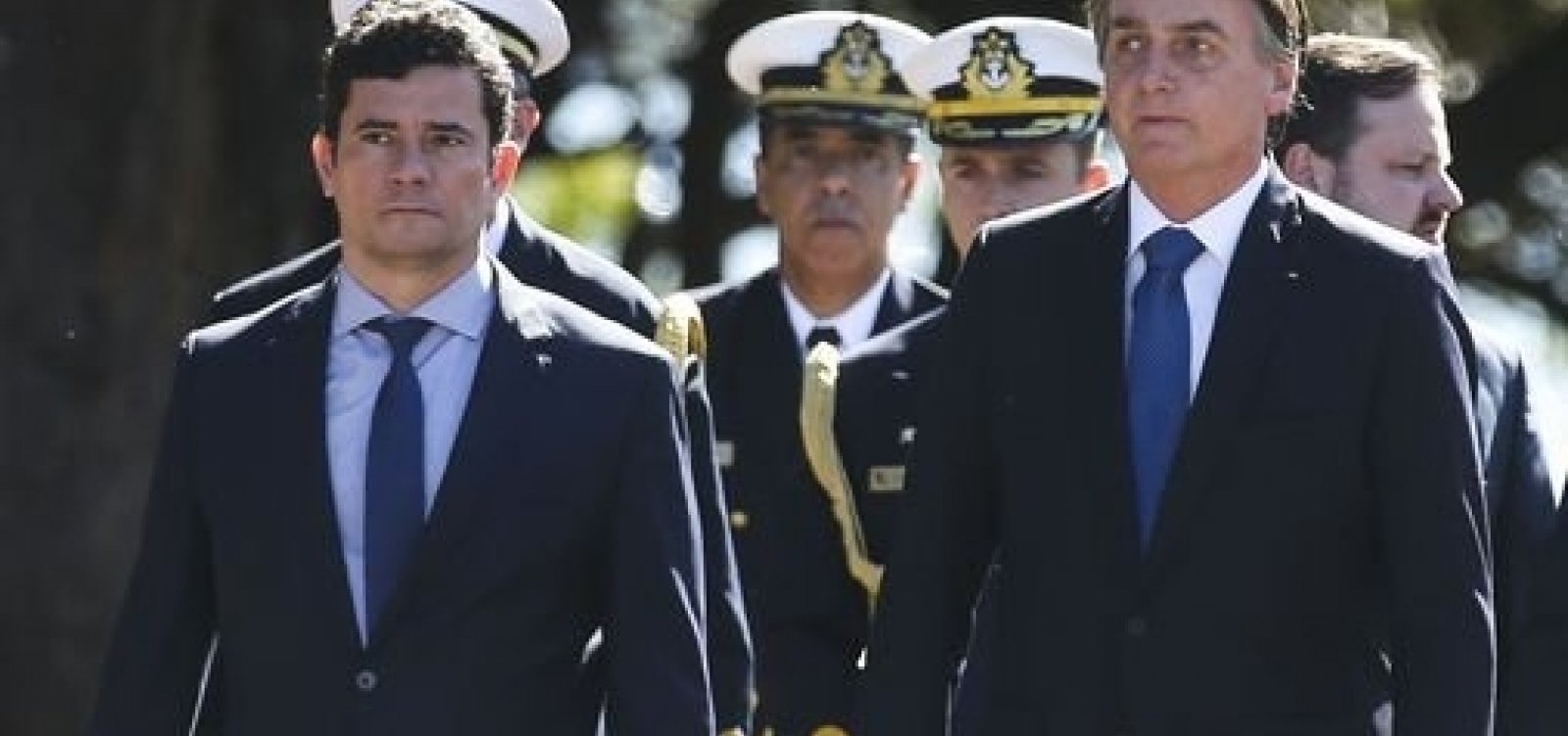 [Bolsonaro defende Moro, mas afirma que não existe confiança 100%]