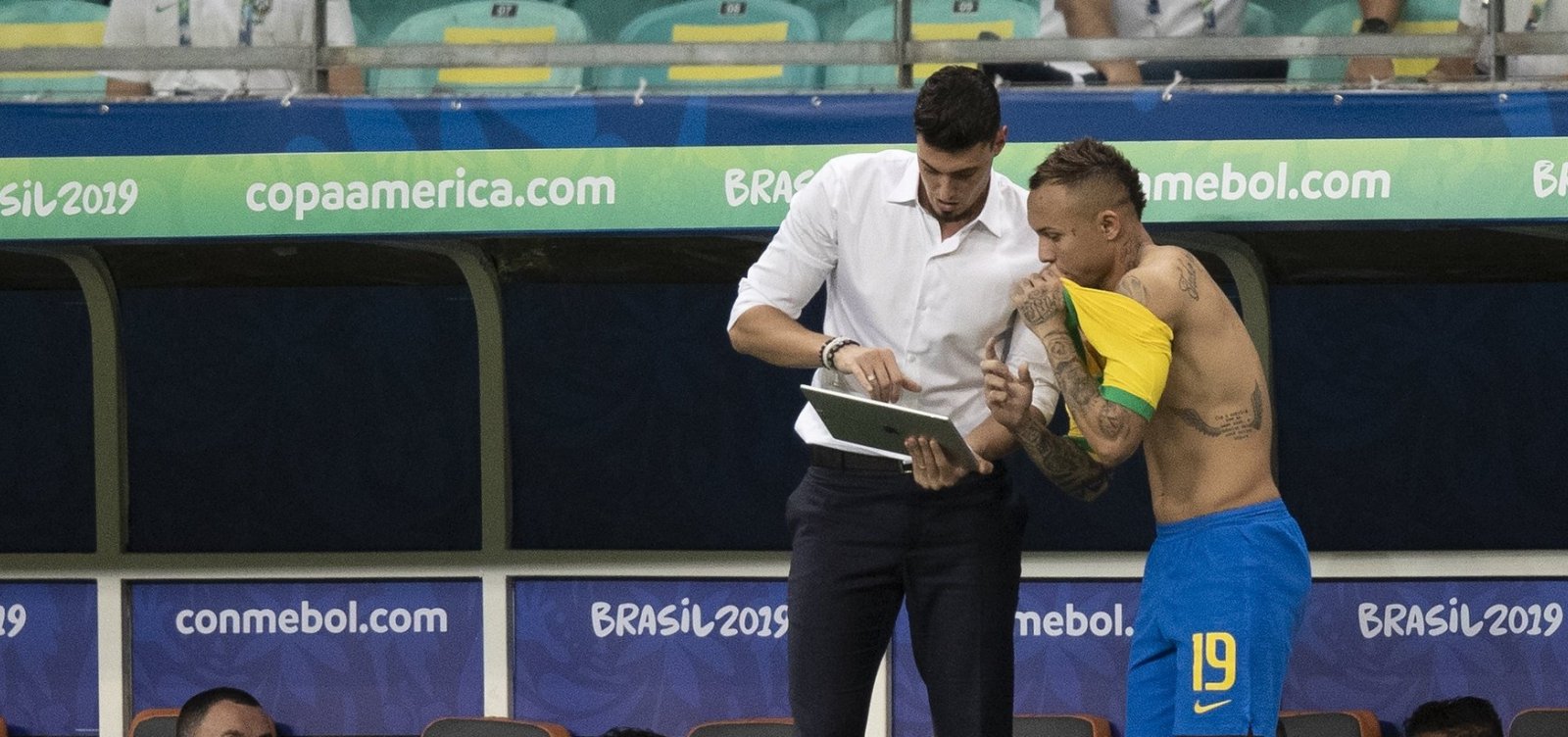 [Tite nega nepotismo e defende filho como auxiliar técnico da seleção; veja vídeo]