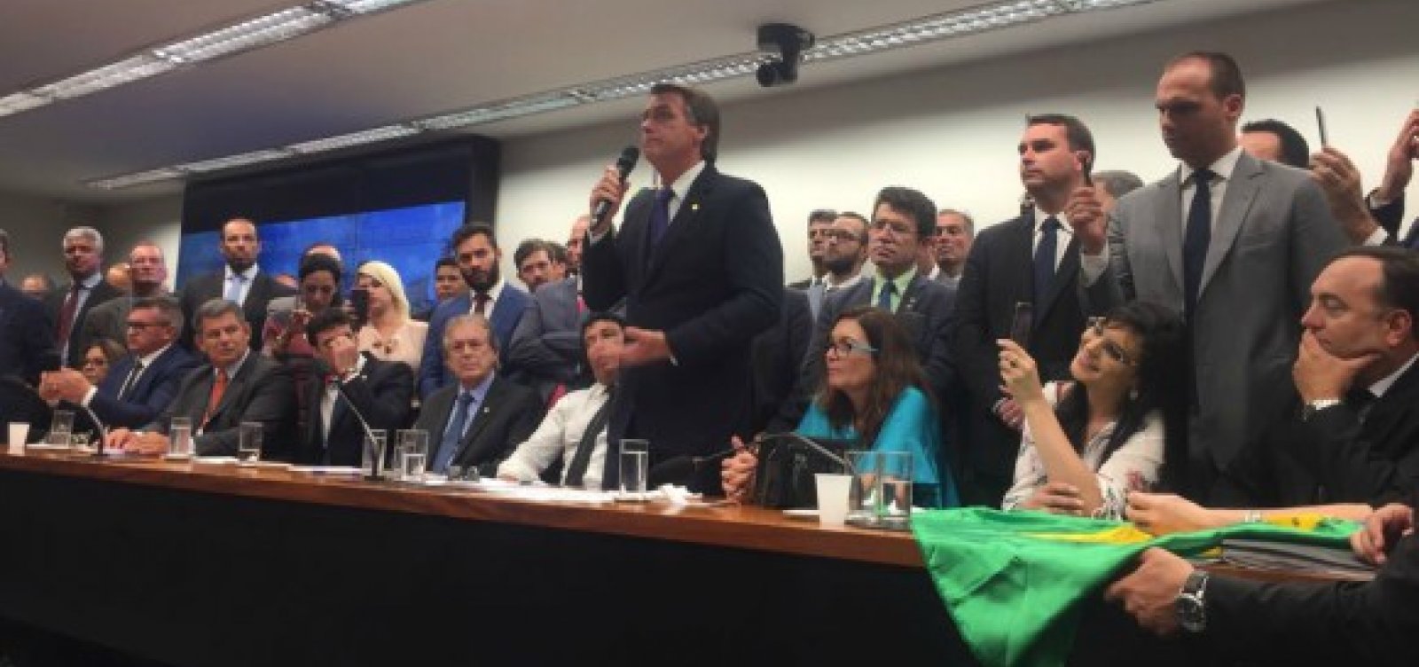 [Governo diz que vai liberar R$ 20 mi em verbas a deputado que votar reforma]