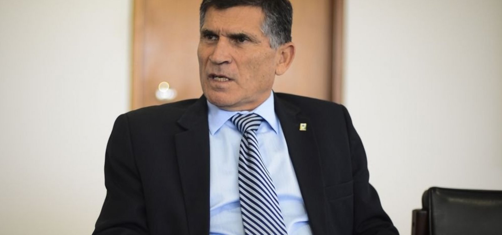 [Governo Bolsonaro é um 'show de besteiras', diz Santos Cruz]