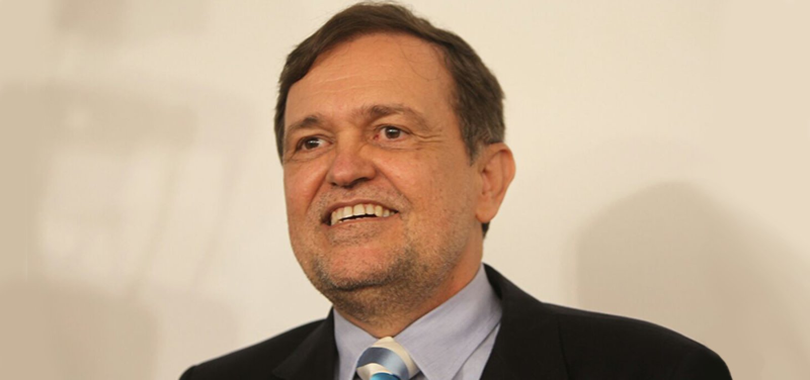 [Walter Pinheiro se aposenta no Senado com salário de R$ 25 mil ]