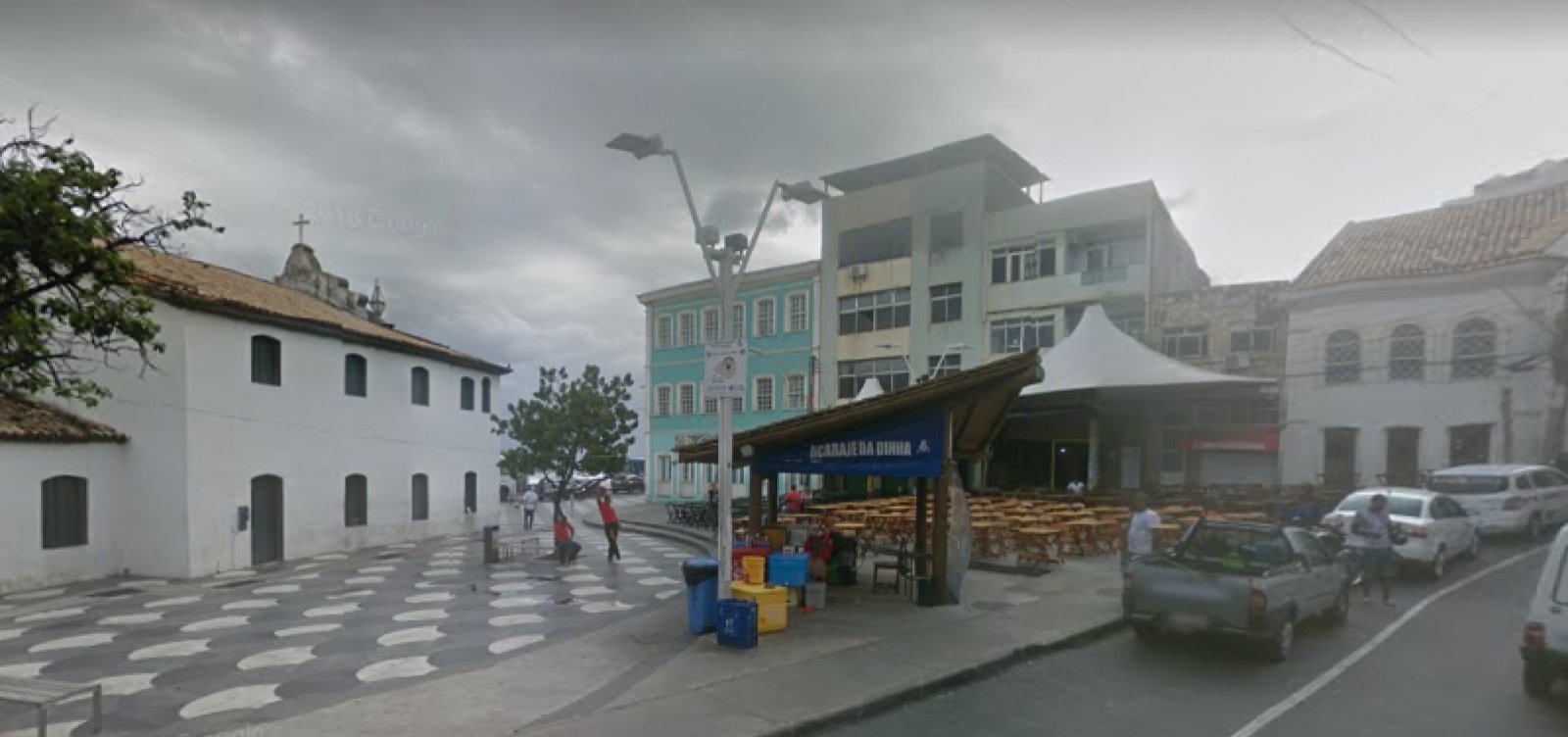 [Homem é espancado após festa no Rio Vermelho; veja vídeo]