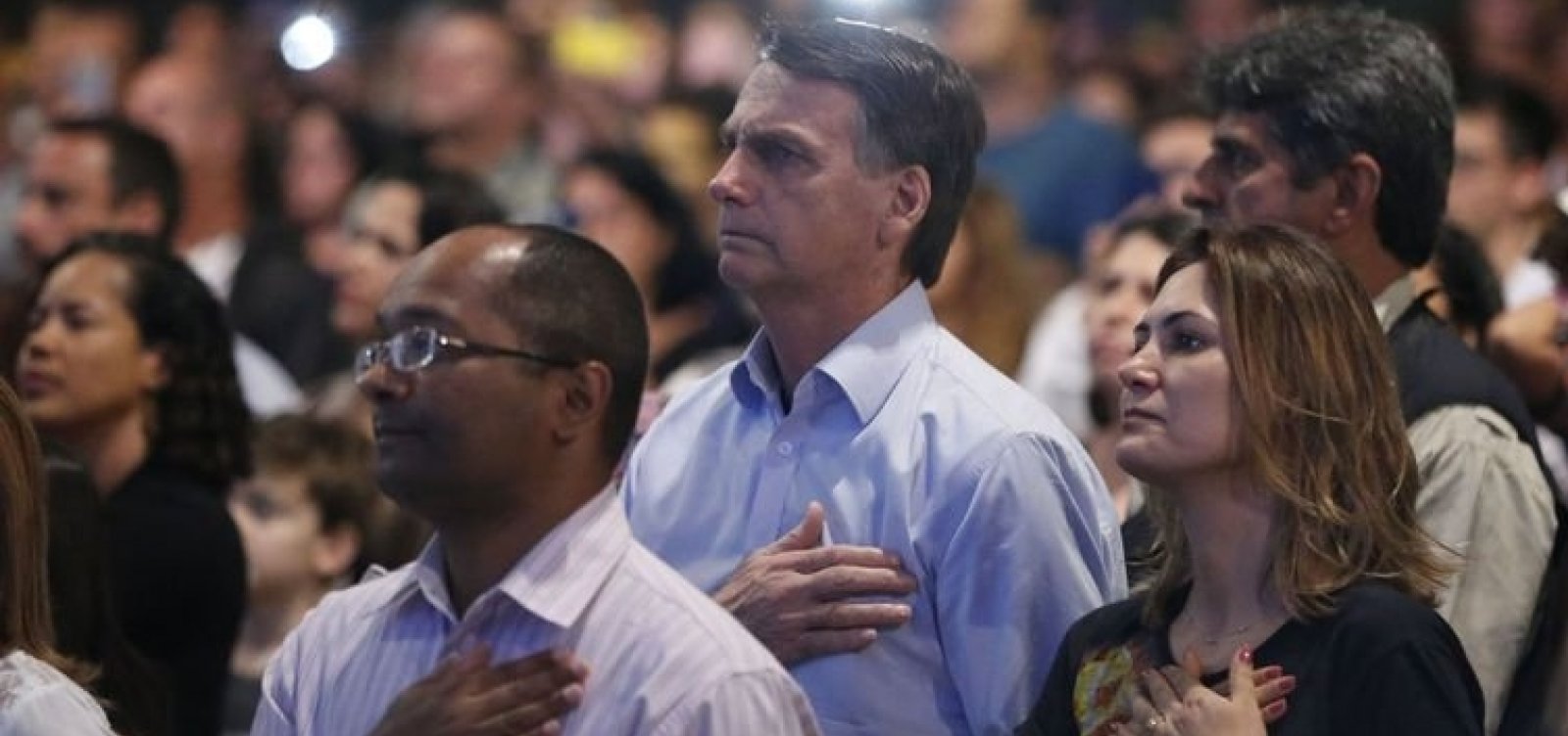 [A pedido de evangélicos, Bolsonaro vai flexibilizar obrigações fiscais de igrejas]