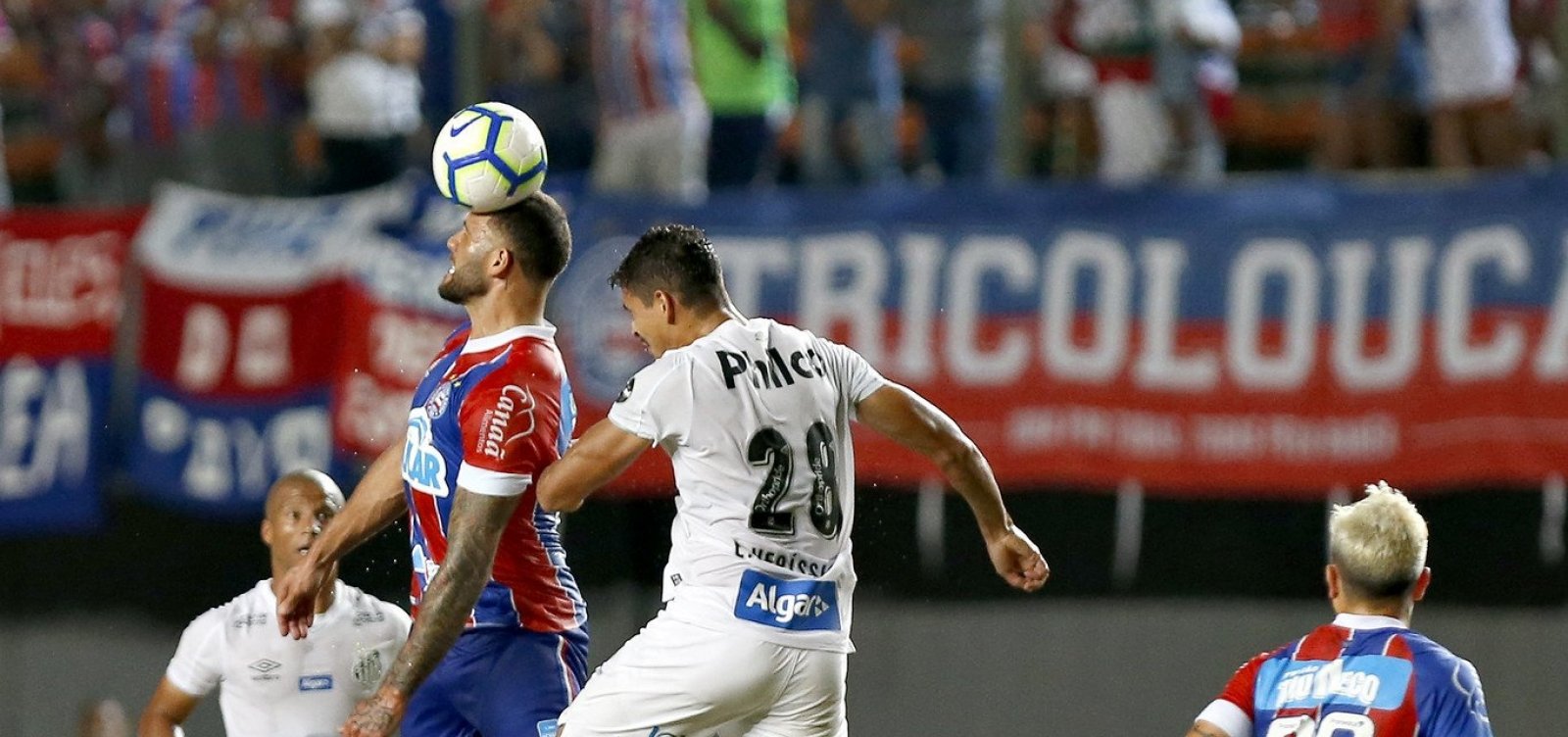 [Em Pituaçu, Bahia perde de 1 a 0 para o Santos]
