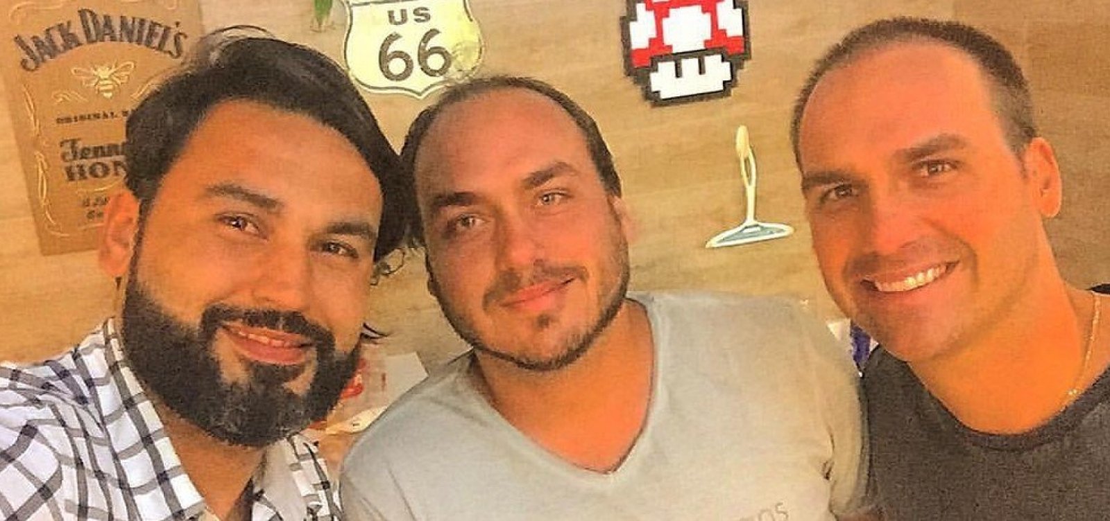 [Primo dos filhos de Bolsonaro faz 'caça' a comunistas no governo]