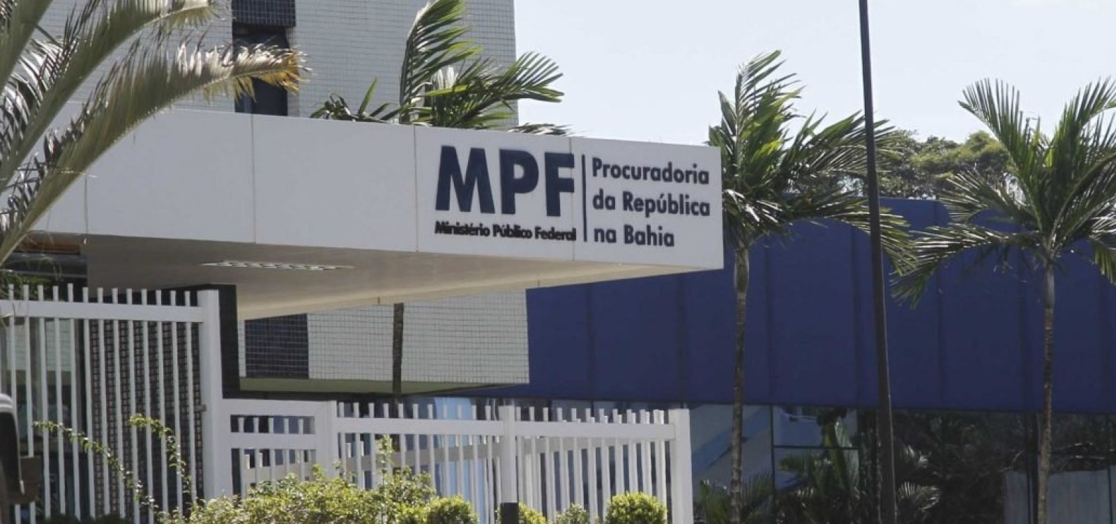 [MPF aciona prefeito e ex-gestor baianos por desvios de R$ 1,4 mi da EducaÃ§Ã£o]