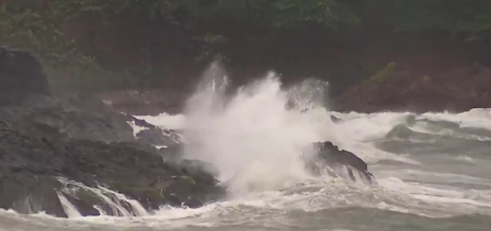 [Alerta de mau tempo em Salvador é estendido até quarta-feira]