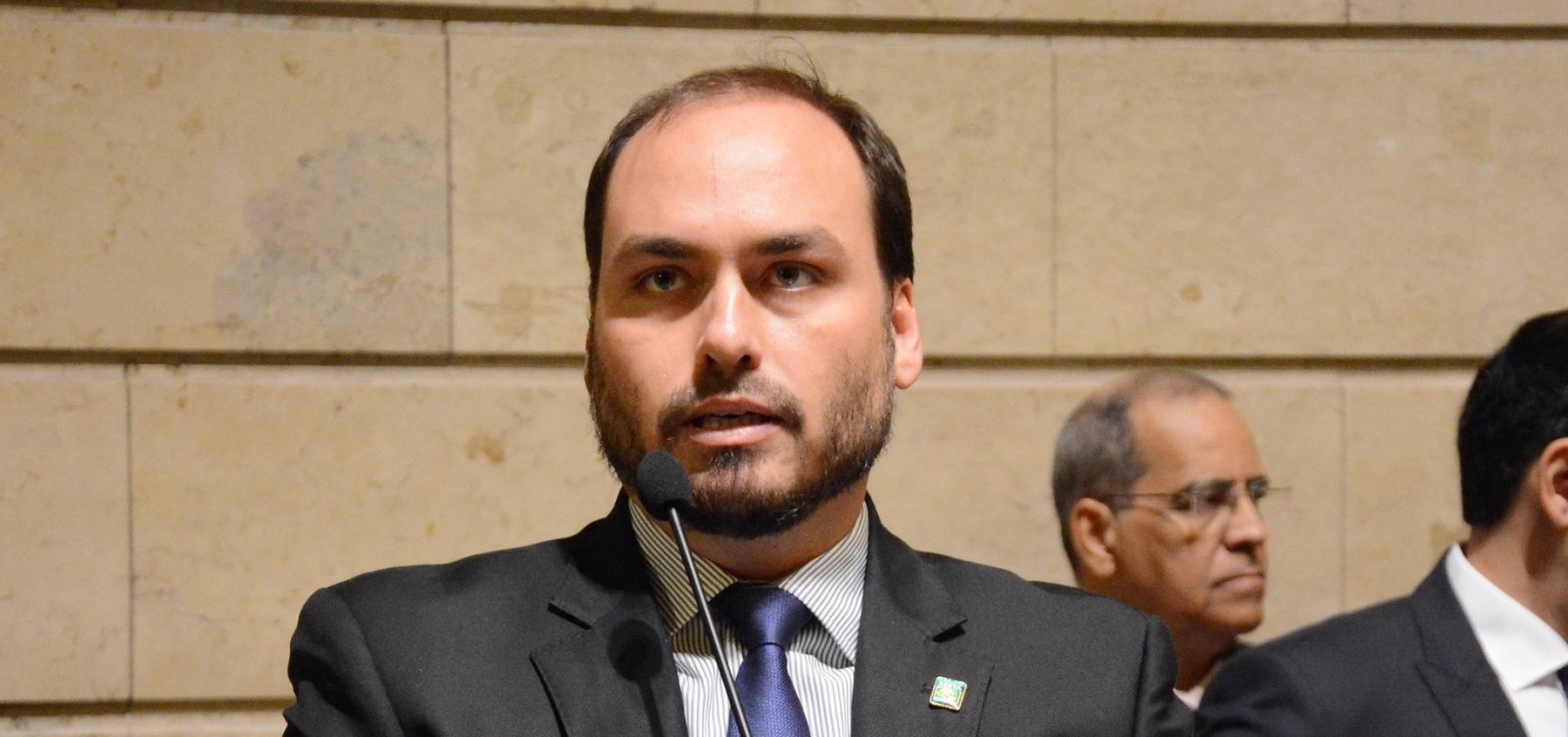 [‘Comunicação do governo é e continuará sendo ruim’, diz Carlos Bolsonaro]