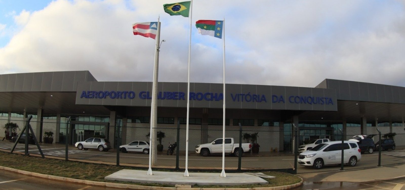 [Aeroporto de Conquista é fechado com tapumes antes da chegada de Bolsonaro]