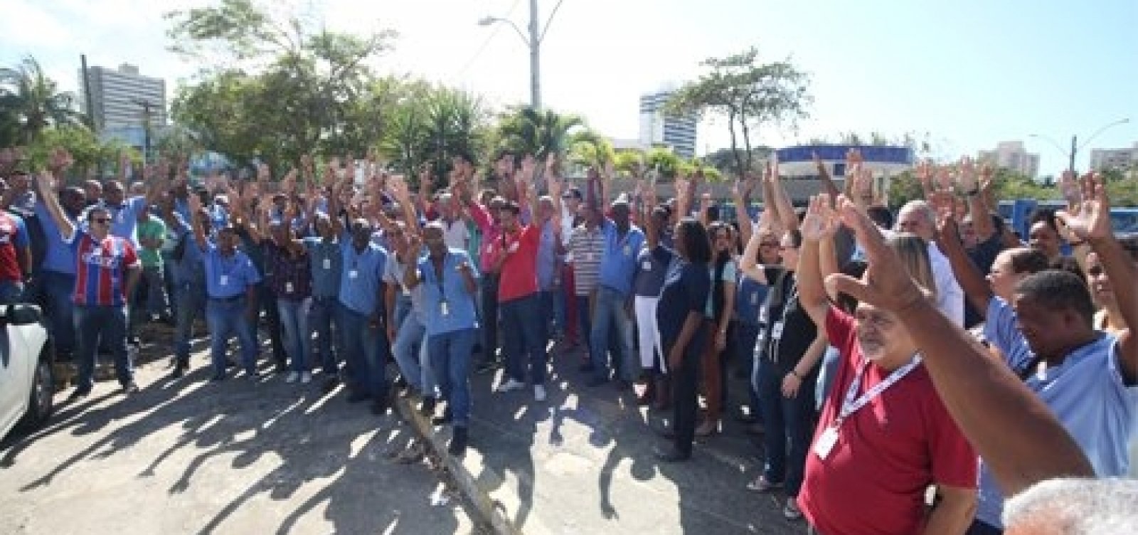 [Trabalhadores da Embasa param por 24h hoje]