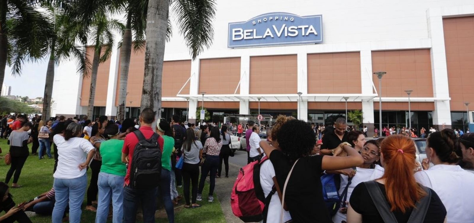 [Imagens mostram interior do Shopping Bela Vista durante incêndio; veja]