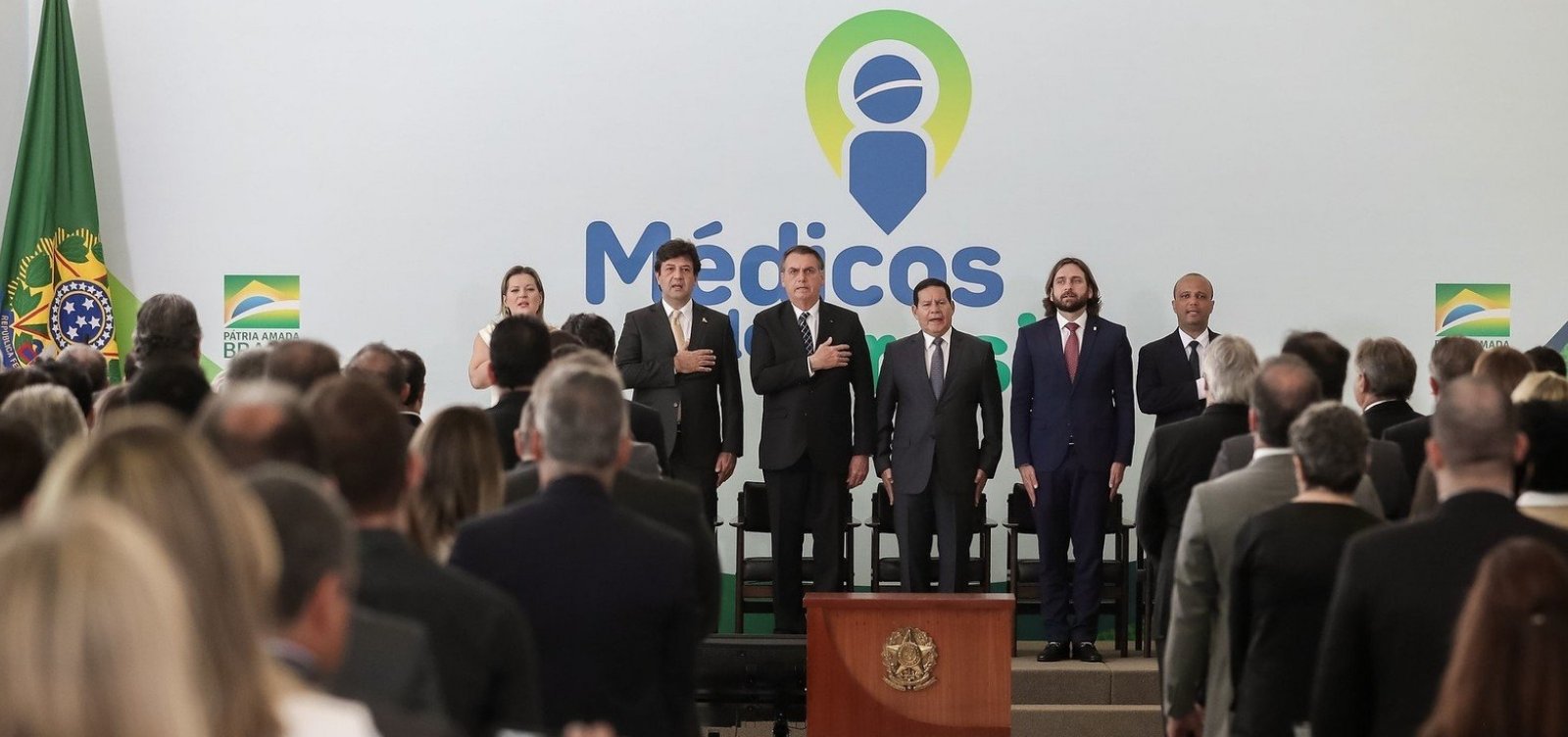 [MÃ©dicos pelo Brasil: Governo anuncia 18 mil vagas com salÃ¡rios de atÃ© R$ 31 mil]