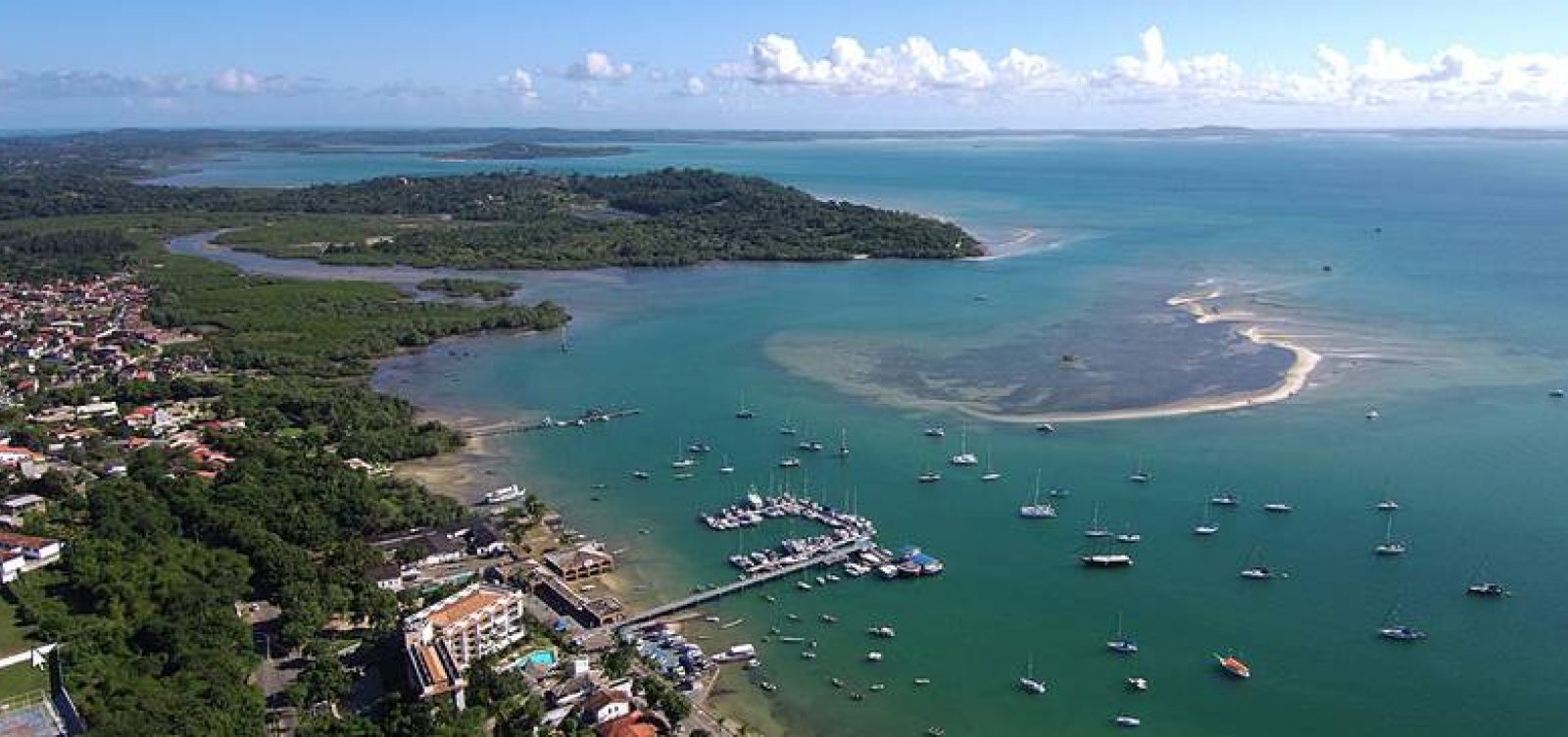 [Quatro pessoas são resgatadas em lancha à deriva na Ilha de Itaparica]