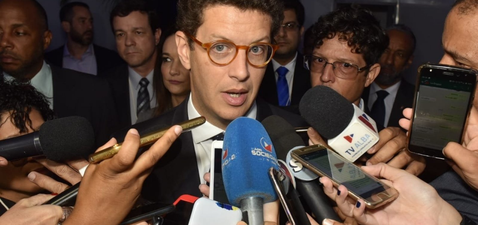 [Ministro do Meio Ambiente Ã© vaiado em evento sobre clima em Salvador]