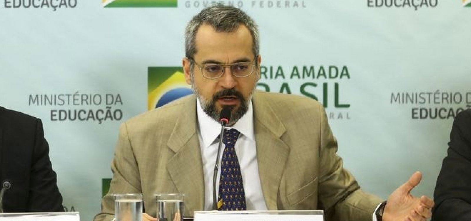 [MEC anuncia verba de R$ 60 milhões para internet nas escolas rurais]