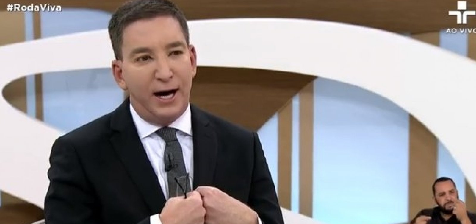 ['Jogo cínico que Moro e Dallagnol estavam fazendo acabou', diz Glenn Greenwald]