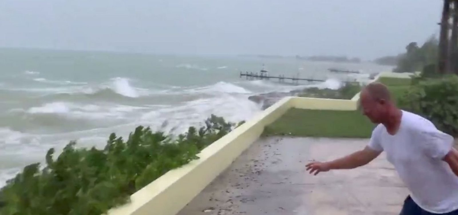 [EUA ordena que 1 milhão de pessoas deixem suas casas devido ao furacão Dorian]