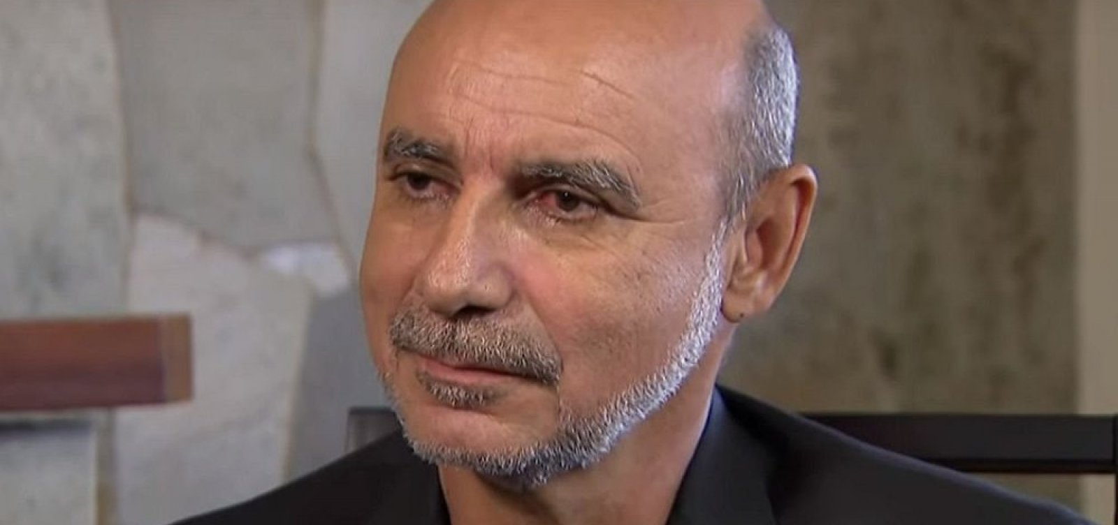 [Queiroz demitiu ex-mulher de miliciano para blindar Flávio Bolsonaro, revelam diálogos]