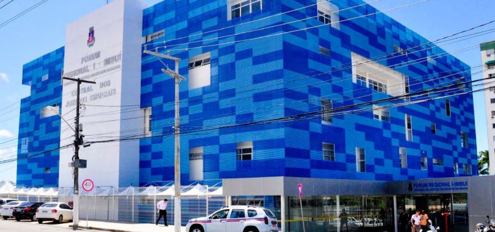 [Veja vídeo: pela segunda vez, advogado discute com juíza e é retirado pela PM no Imbuí]