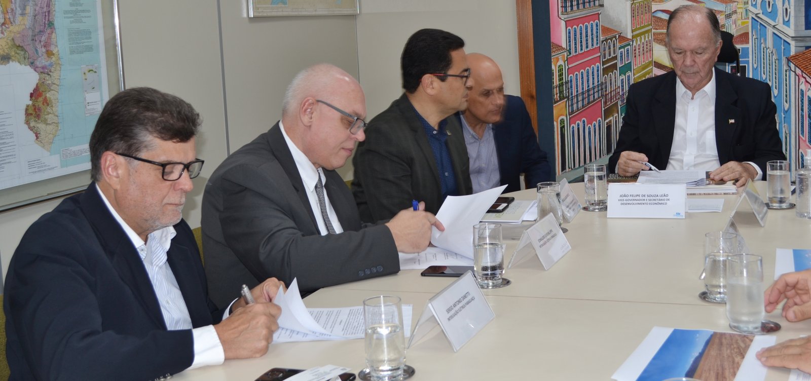 [TrÃªs empresas devem gerar 670 novos postos de trabalho na Bahia]