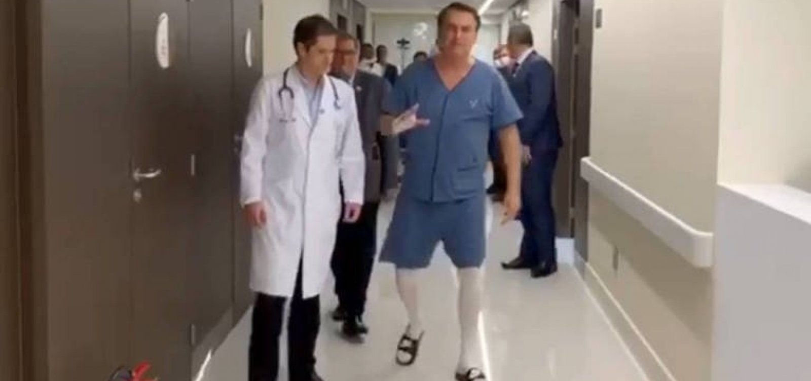 [Bolsonaro apresenta melhora contínua após cirurgia, diz boletim]